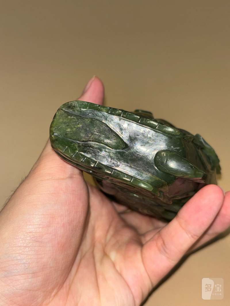 清乾隆 碧玉摩羯觥杯 - 图8